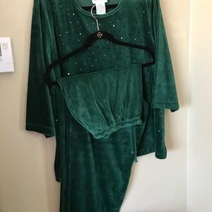 Quacker Factory hunter green velour 2 piece set 1X